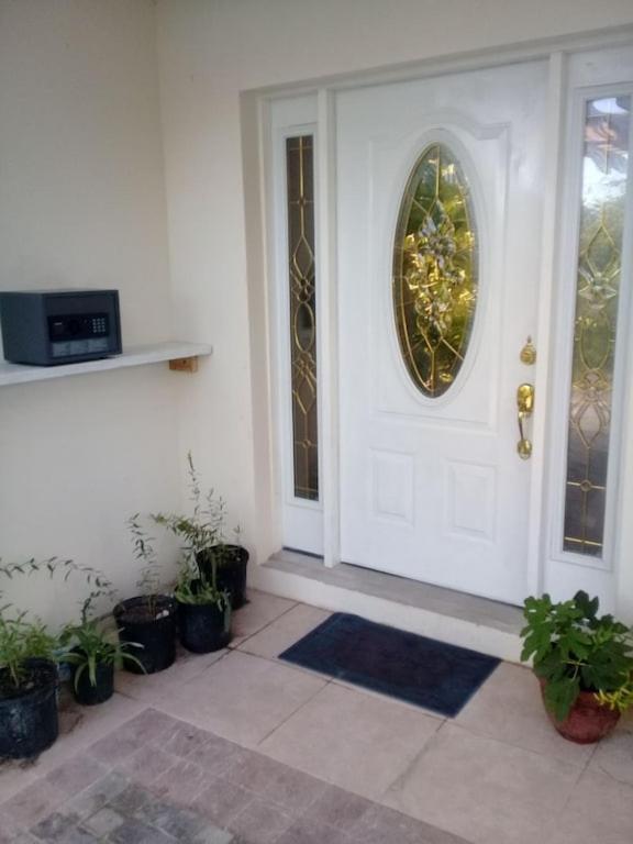 Private Guest House 2 Bedrooms & 2 Baths Near Grace Bay Beach & Long Bay Beach. Екстериор снимка