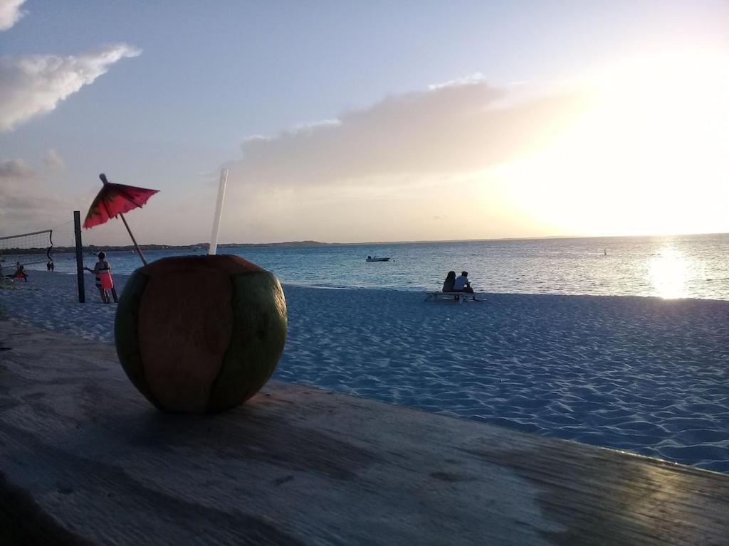 Private Guest House 2 Bedrooms & 2 Baths Near Grace Bay Beach & Long Bay Beach. Екстериор снимка