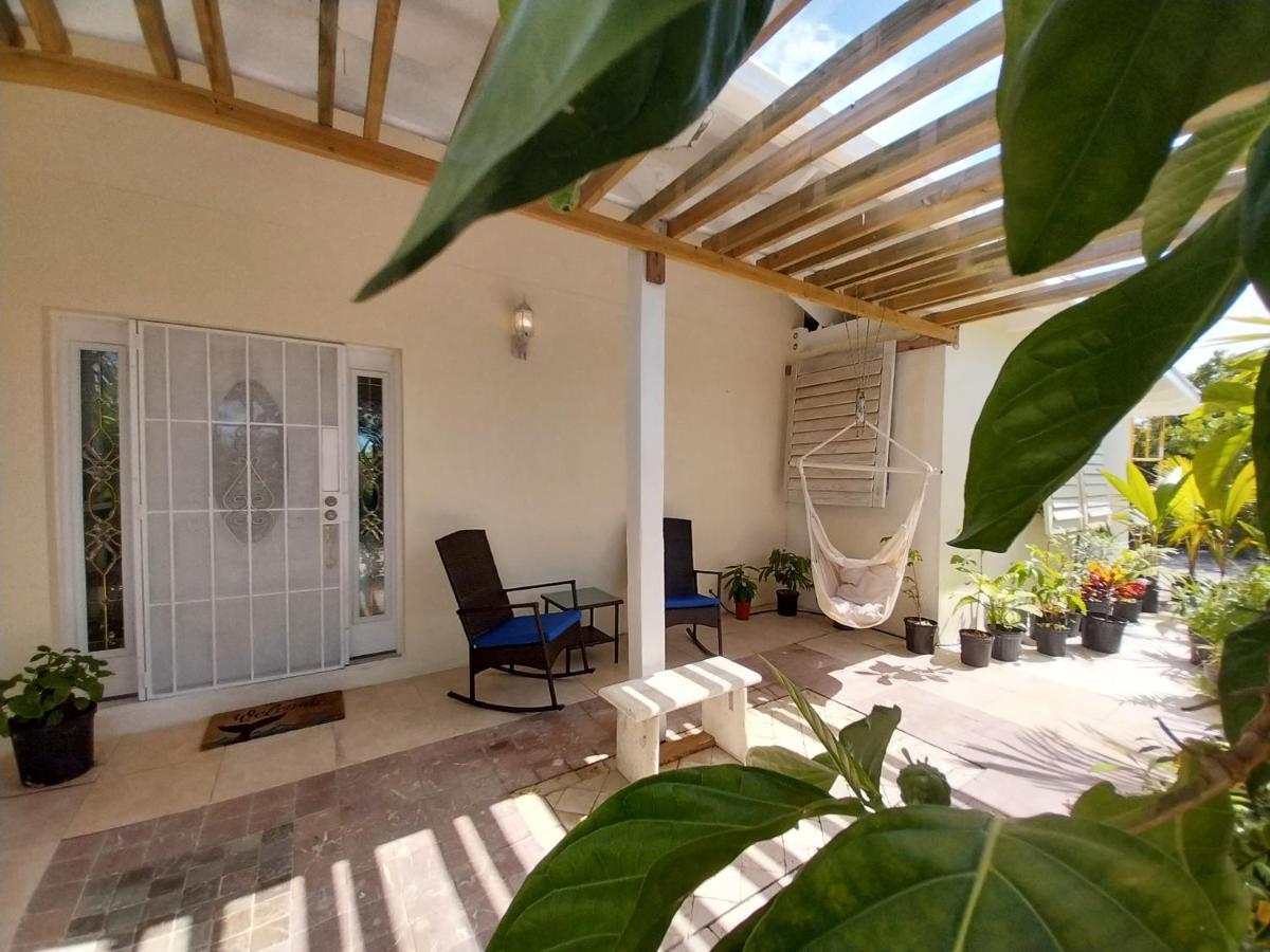 Private Guest House 2 Bedrooms & 2 Baths Near Grace Bay Beach & Long Bay Beach. Екстериор снимка