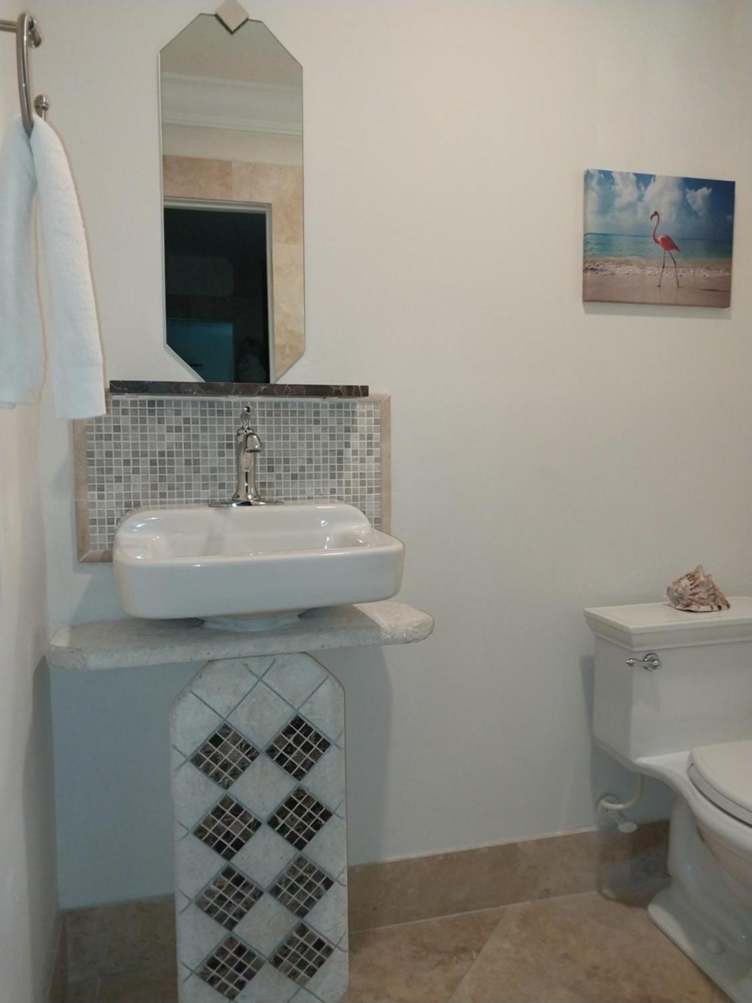 Private Guest House 2 Bedrooms & 2 Baths Near Grace Bay Beach & Long Bay Beach. Екстериор снимка